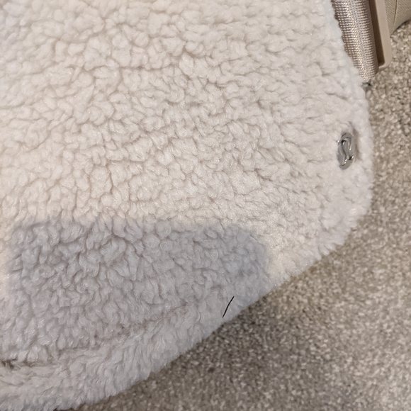 Lululemon fleece everywhere belt bag - Picture 7 of 8